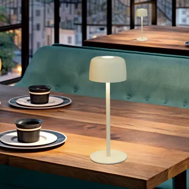 Stona punjiva lampa krem Poco u IP zaštiti ZUMA LINE
