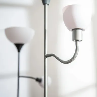 Podna Lampa Peso sa čitačem srebrna ZUMA LINE