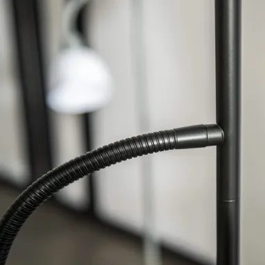 Podna Lampa Peso sa čitačem crna ZUMA LINE